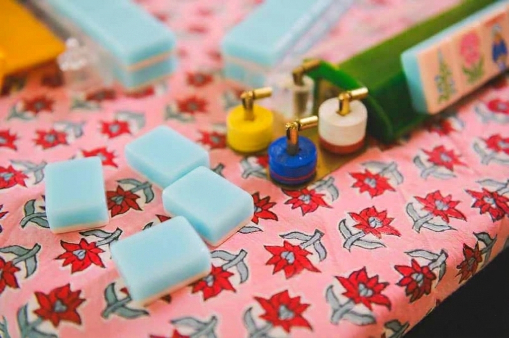 Menschie Mahjong Set by Goldielox